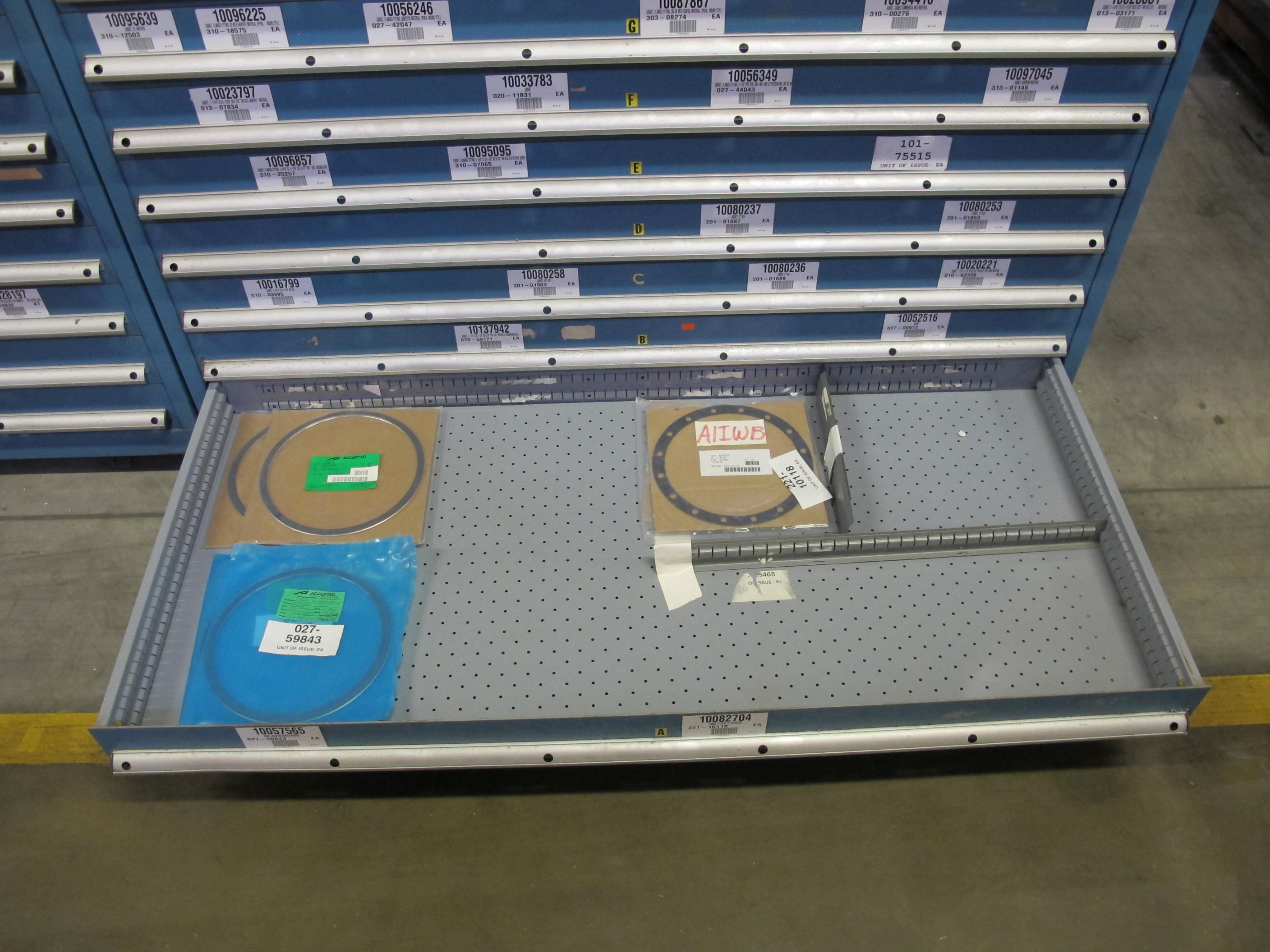 LISTA HEAVY DUTY 9-DRAWER PARTS CABINET W/ CONTENTS (W-50) LOADING & HANDLING FEE $25-